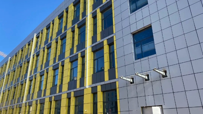 氟碳漆保溫一體板助力打造烏審旗綠色高級(jí)中學(xué)標(biāo)桿 氟碳漆保溫一體板助力打造烏審旗綠色高級(jí)中學(xué)標(biāo)桿